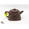 Image 1 : PURPLE CLAY 'CHAIRMAN MAO' YIXING TEAPOT