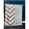 Image 2 : Lot of 2 Kushies Bassinet Sheets - 18in x 30in - Grey Chevron Design