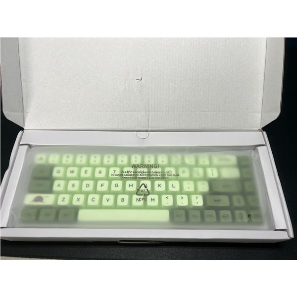 Lot of 1 Boyi 68 Keys NKRO Bluetooth Mechanical Gaming Keyboard - Matcha Green