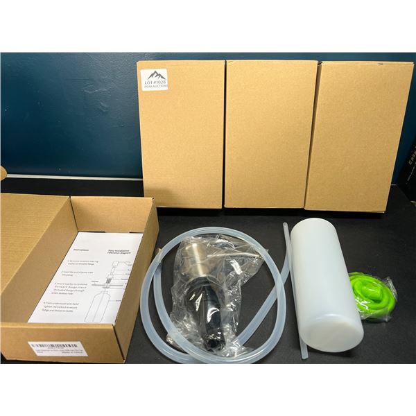 Lot of 4 Soap Dispensers