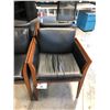 Image 2 : BLACK MAHOGANY FRAMED CLIENT CHAIR