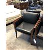 Image 2 : BLACK MAHOGANY FRAMED CLIENT CHAIR