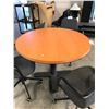 Image 2 : GOLDEN MAPLE 42" ROUND TABLE