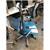 Image 2 : HAWORTH GREY/BLUE MESH BACK TASK CHAIR