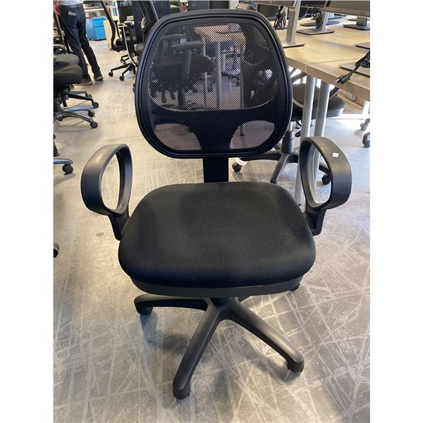 BLACK LOOP ARM MESH BACK TASK CHAIR