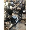 Image 1 : TRUE FITNESS C5800 RECUMBENT BIKE