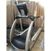 Image 2 : TRUE FITNESS C5800 TREADMILL