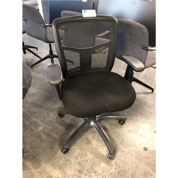 BLACK MESH BACK MULTI-LEVER TASK CHAIR