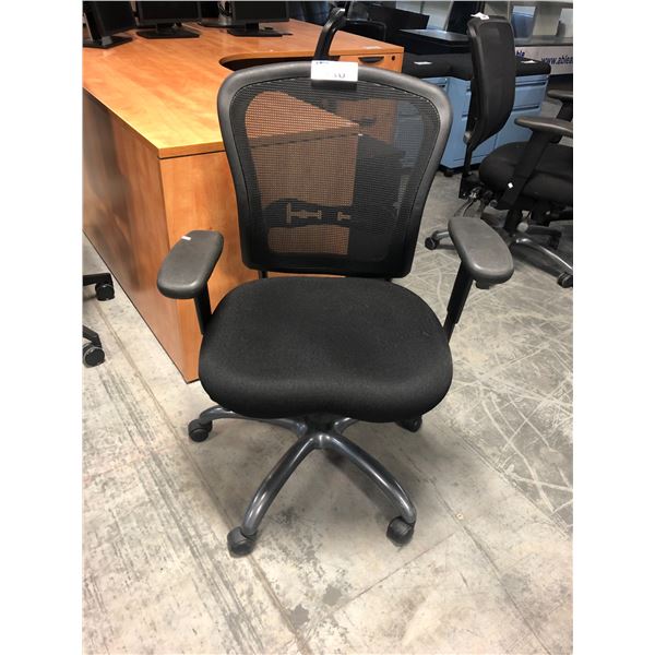 BLACK MESH BACK MULTI-LEVER TASK CHAIR (S2)