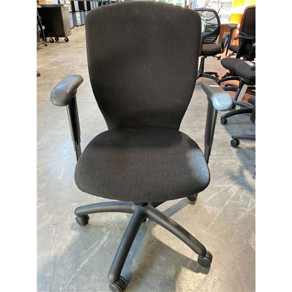 TEKNION BLACK ADJUSTABLE ARM TASK CHAIR