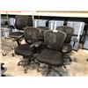 Image 1 : 4 BLACK MESH BACK TASK CHAIRS AND A BLACK PROGRAMMERS CHAIR WITH CONDITION ISSUES