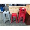 Image 1 : 5 RED 24"H AND 1 GREY 30"H STOOLS