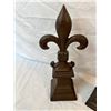 Image 2 : 2 Cast Iron Fleur de Lis