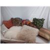 Image 1 : Assorted Decorative Pillows