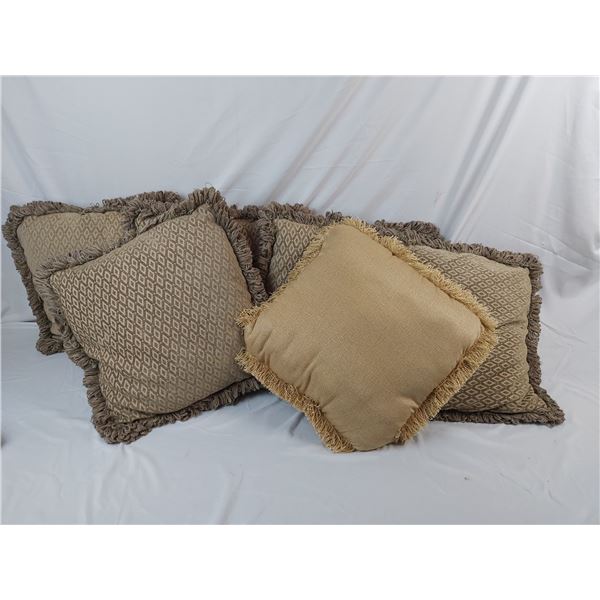 6 Throw Pillows