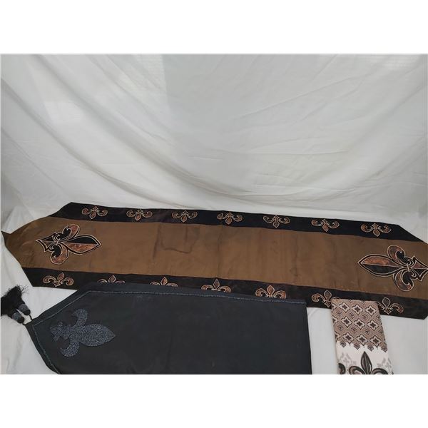 Fleur de Lis Table Runners