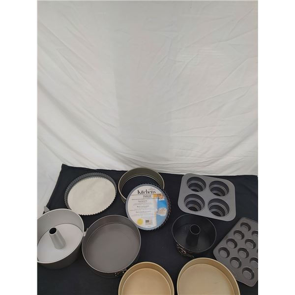 Assorted Baking Pans