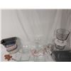 Image 1 : Assorted Baking & Food Storage Containers