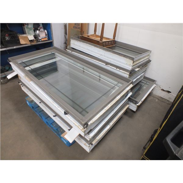 7 Windows & 1 Brown End Table