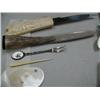 Image 3 : Lot of: Ivory Pieces, 2 Knives, 1 Fork 3 Seals 2 Ivory
