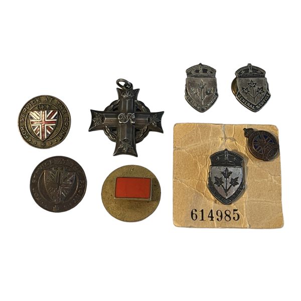 WW2 Memorial Cross Medal Saskatoon Light Infantry & Other Badges