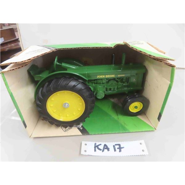 John Deere Ertl Model R Diesel Die Cast Tractor 1:16 in Box