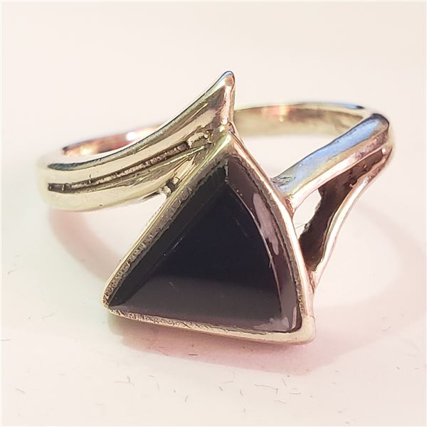 SILVER BLACK ONYX  RING (SIZE 7.5) (WEIGHT 4.28G)