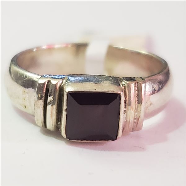 SILVER GARNET  RING (SIZE 4) (WEIGHT 4.07G)