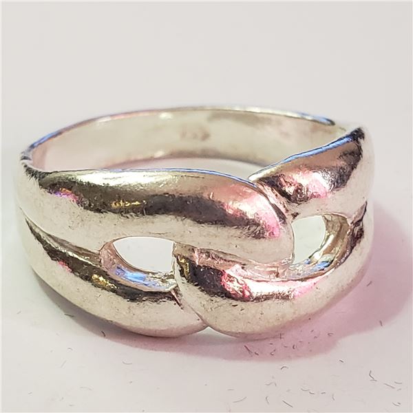 SILVER  RING (SIZE 8.5) (WEIGHT 4.11G)