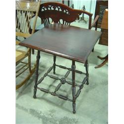 LAMP TABLE WITH TURNED LEGS