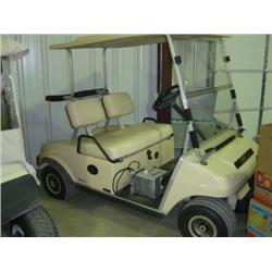 CLUB CAR GOLF CART; BATTERY POWERED WITH CHARGER; IN LIKE NEW CONDITION