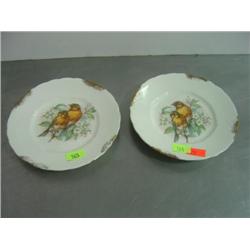 LOT OF 2 SAUCERS PAINTED WITH BIRDS (1 WITH CHIP)