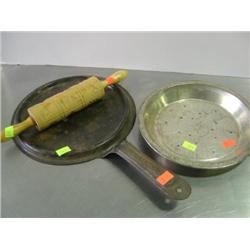 LOT OF 3 WOODEN ROLLING PIN; PIE PLATE; TIN GRIDDLE