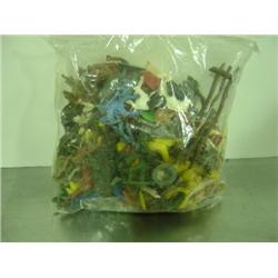 BAG OF MISC. PLASTIC COWBOY, INDIAN, ARMY FIGURINES