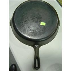 METAL HOLDER FOR KITCHEN PAPERS; SOME DAMAGE