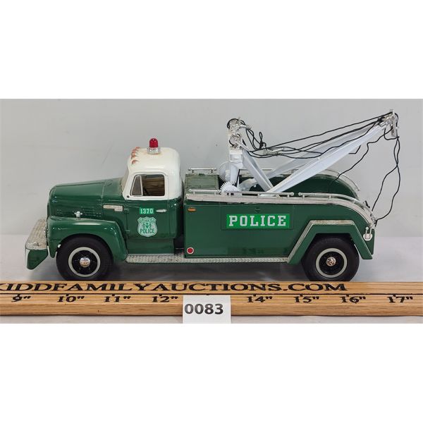 FIRST GEAR - INTERNATIONAL POLICE TOW TRUCK