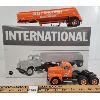 Image 1 : FIRST GEAR - 1959 IH SUPERTEST TRACTOR & TANKER - 1:34 SCALE