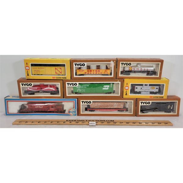 LOT OF 9 - HO SCALE TRAINS - INCL TYCO & PMI