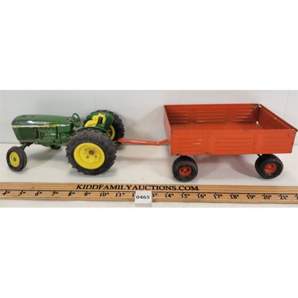 JOHN DEERE TRACTOR W/ ERTL TOW BEHIND TRAILER