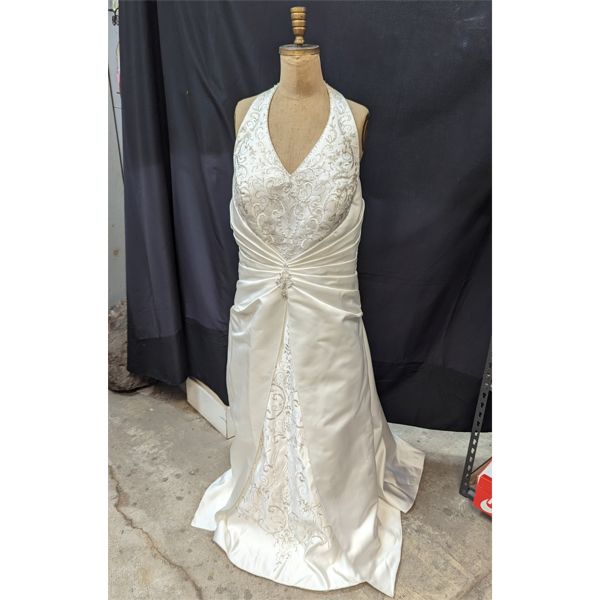 Moonlight Wedding Dress Size 24