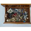 Image 6 : Large Lot of Vintage Jewelry and Jewelry Box