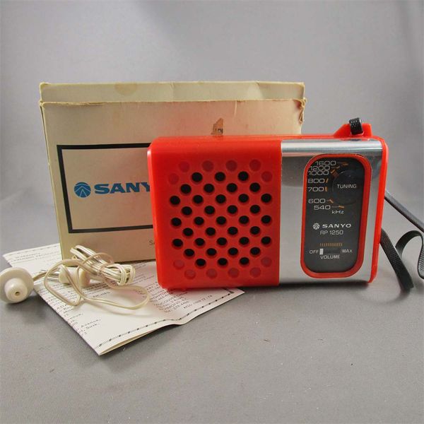 Vintage Sanyo Red Portable Radio RP 1250 in Original Box