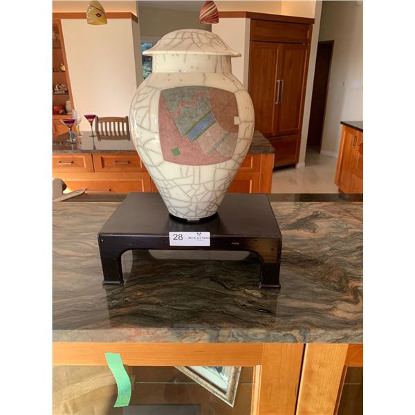 Decorative Pottery Vase With Stand (Chip In Lid) - 12T