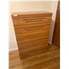 Image 1 : Dresser With 5 Drawers 5 36W X 18D X 50H