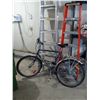 Image 1 : Kuwahara 18 Speed Bike & 2 Ladders