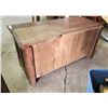 Image 5 : Antique 2 drawer oak chest 43in long x 23in high x 18in deep