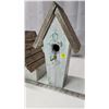 Image 2 : 2 Wooden Bird Houses... 11in tall and 14in tall.