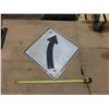 Image 1 : right turning road sign