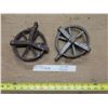 Image 1 : Pair of vintage cast iron garden well pulleys