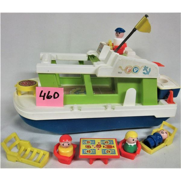 1972 fisher price # 985 play family houseboat/4 original little people